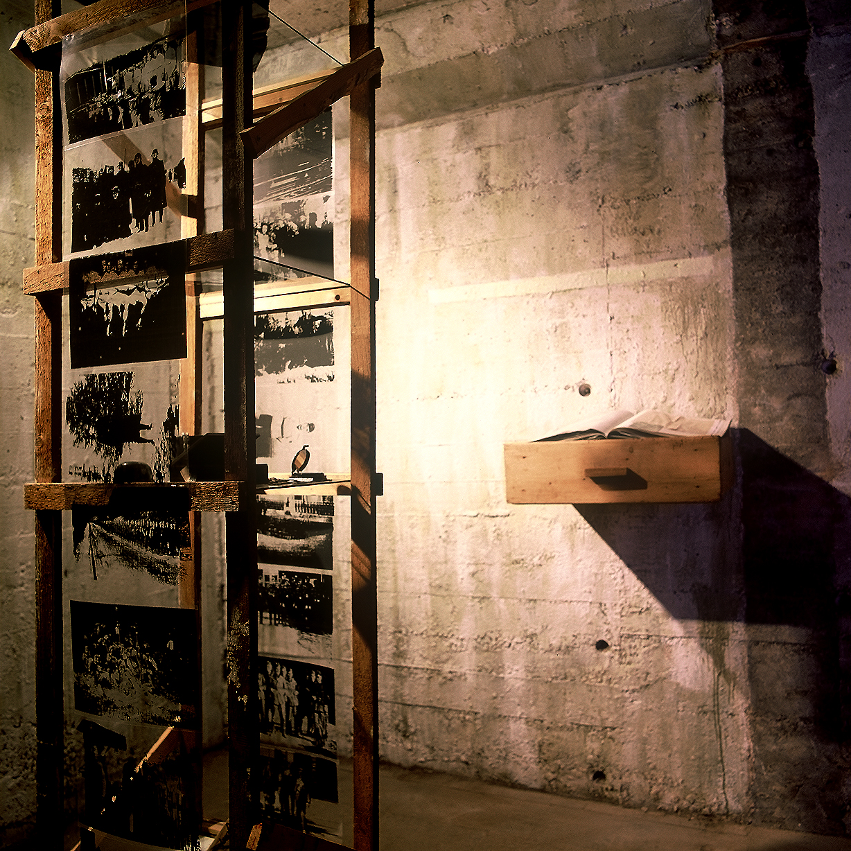 FIELD OF HONOR, 1996 / temporary, site-specific installation for group exhibition ‚todSicher‘ - Ehrenfelder Kunstverein e.V. / Cologne (GER), Location: Hochbunker Körnerstrasse, detail view / Photo: Martin Randerath